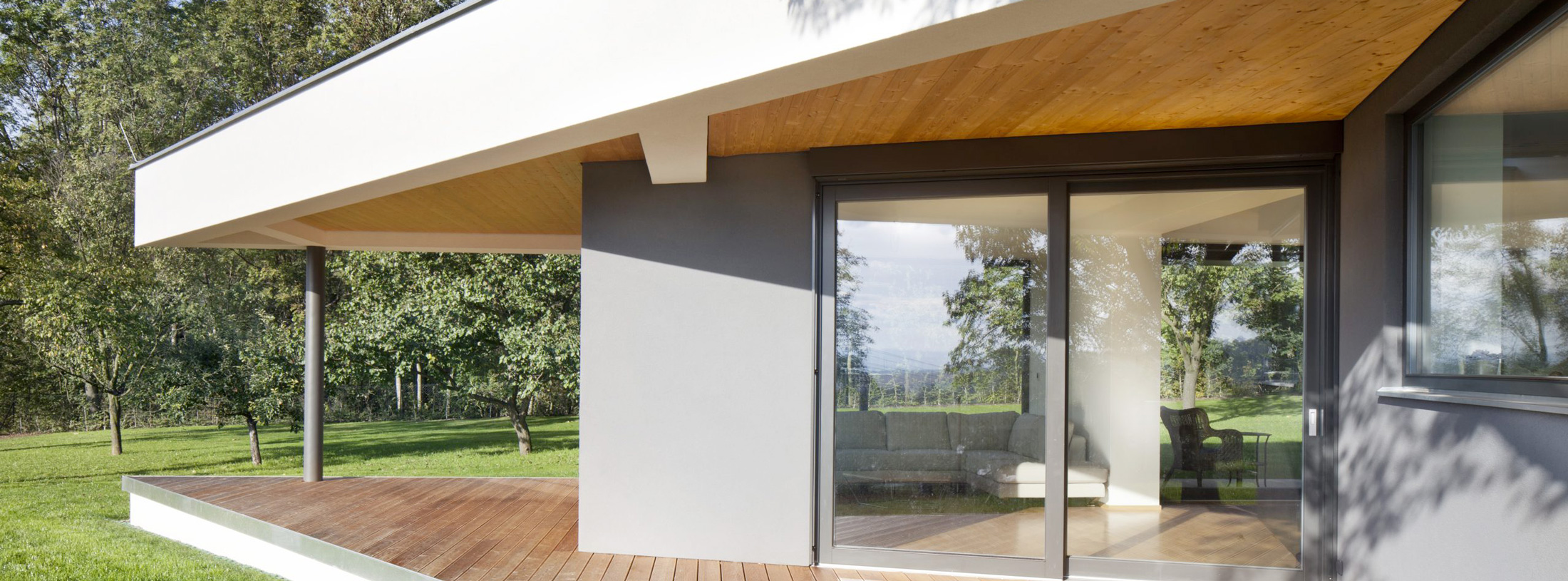 Vue exterieure extension piece à vivre avec baies vitrées | BO Archi Concept valorise votre patrimoine sur Tours ou en Indre-et-Loire